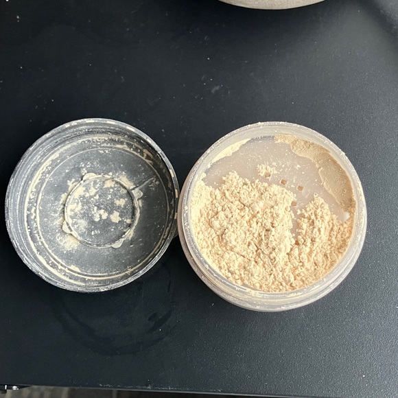 Laura Mercier Translucent Setting Powder - Picture 3 of 7